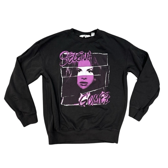 Selena Gomez Youth Pullover Sweatshirt Size 16/18 - Picture 1 of 3